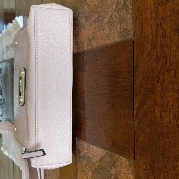 Nicole Miller Pink shoulder bag. B6 - Picture 4 of 10